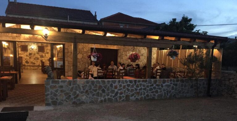 130 camp banovi dvori restaurant 1 768x392